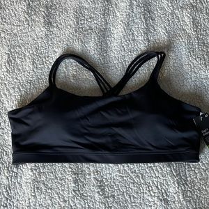 NWT GapFit Eclipse Strappy Sports bra - black - medium support